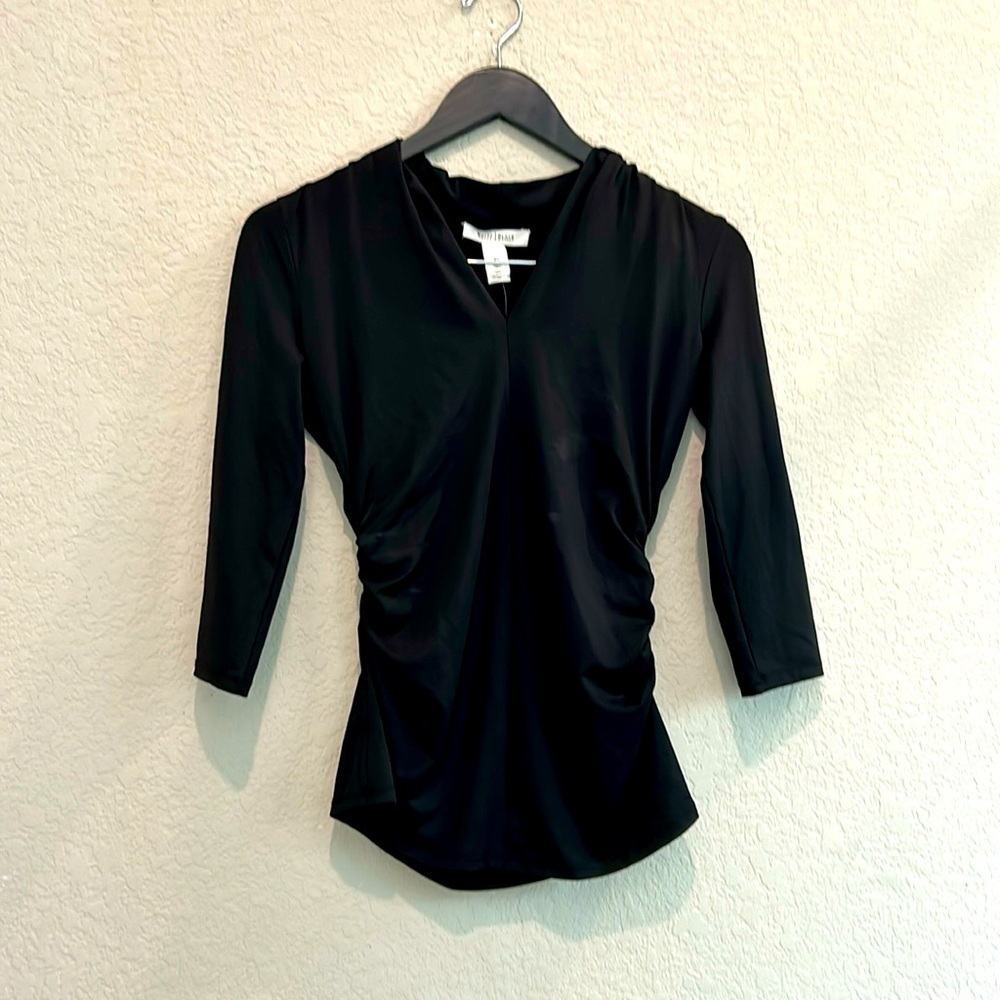 White House black market size xs black color nwt